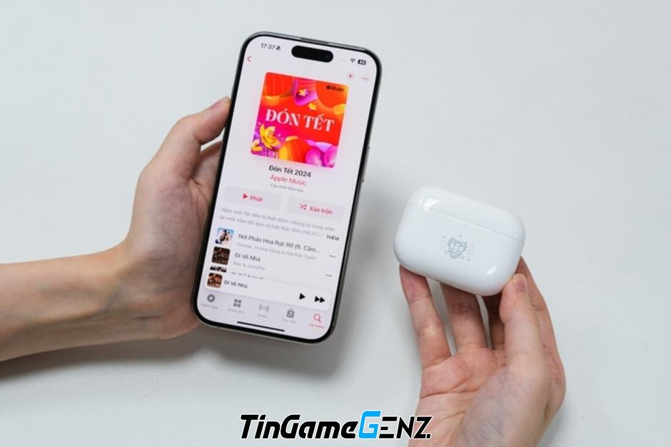 AirPods Pro 2 phiên bản đặc biệt Tết Nguyên đán Việt Nam, hoạ tiết hình rồng siêu đẹp.