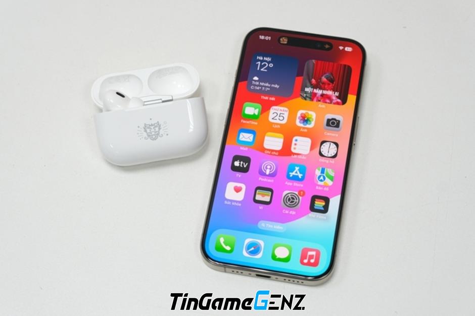 AirPods Pro 2 phiên bản đặc biệt Tết Nguyên đán Việt Nam, hoạ tiết hình rồng siêu đẹp.