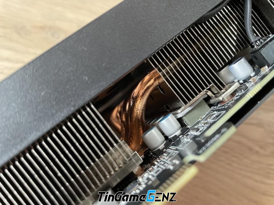 AMD Radeon RX 7600 XT: Card đồ họa rời 16GB, hiệu suất tiết kiệm điện