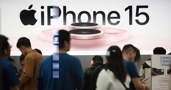 Apple giảm giá iPhone lần đầu tiên