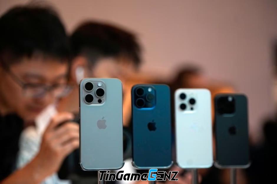 Apple giảm giá iPhone lần đầu tiên