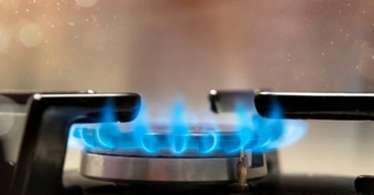 Bếp điện hay gas: Lựa chọn nào phù hợp cho gia đình?