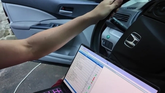 "Biến Honda CR-V 2012 Thành Tay Cầm Độc Đáo Cho Game Need for Speed Underground: Câu Chuyện Của Một Game Thủ Đam Mê"