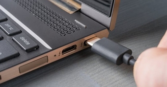 "Cách Sạc Laptop Bằng Sạc Điện Thoại: Những Lưu Ý Quan Trọng Bạn Cần Biết!"
