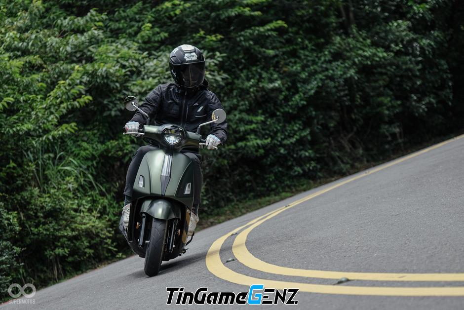 Cận Cảnh Mẫu Xe Tay Ga 158cc Của SYM: Kết Hợp Giữa Phong Cách Vespa Và Tính Thực Dụng Của Honda Cận Cảnh Mẫu Xe Tay Ga 158cc Của SYM: Kết Hợp Giữa Phong Cách Vespa Và Tính Thực Dụng Của Honda