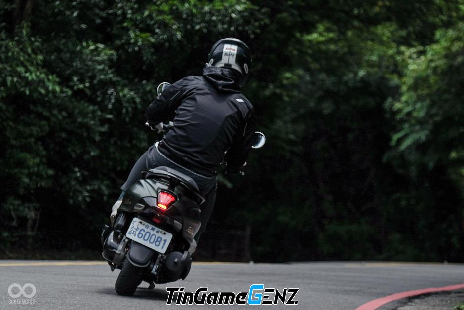 Cận Cảnh Mẫu Xe Tay Ga 158cc Của SYM: Kết Hợp Giữa Phong Cách Vespa Và Tính Thực Dụng Của Honda Cận Cảnh Mẫu Xe Tay Ga 158cc Của SYM: Kết Hợp Giữa Phong Cách Vespa Và Tính Thực Dụng Của Honda