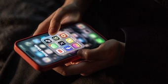 "Cảnh Báo Từ Apple: Nguy Cơ Phần Mềm Gián Điệp Đang Đe Dọa iPhone Của Bạn!"
