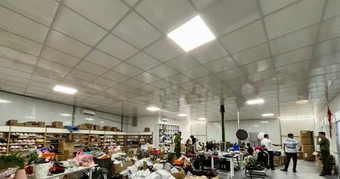 Cảnh Sát Bắt Giữ Hàng Nghìn Sản Phẩm Bán Online Thiếu Chứng Từ Hợp Pháp: Những Điều Cần Biết!