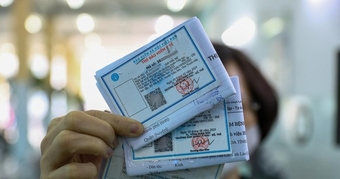 "Chỉ Còn Một Tháng: Hướng Dẫn Cách Đảm Bảo Quyền Lợi Khi Ngừng Cấp Thẻ BHYT Giấy"