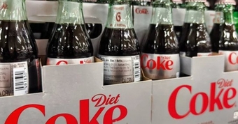 "Coca Cola Zero: Liệu Nước Ngọt Không Calo Có Thực Sự Tăng Nguy Cơ Ung Thư?"