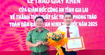 "Cụ Bà U70 Gây Chấn Động Agribank: Nhân Viên Dừng Giao Dịch Vì Lý Do Đặc Biệt, Nhận Bằng Khen Xuất Sắc"