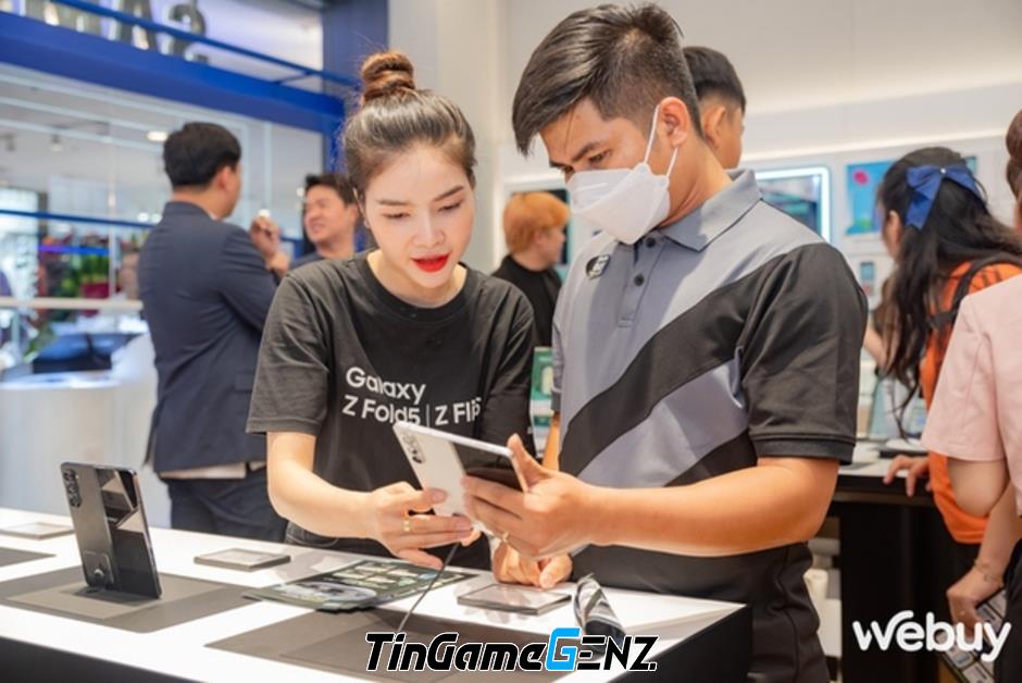 Cửa Hàng Trải Nghiệm Samsung lớn nhất Việt Nam thu hút đông đảo khách hàng