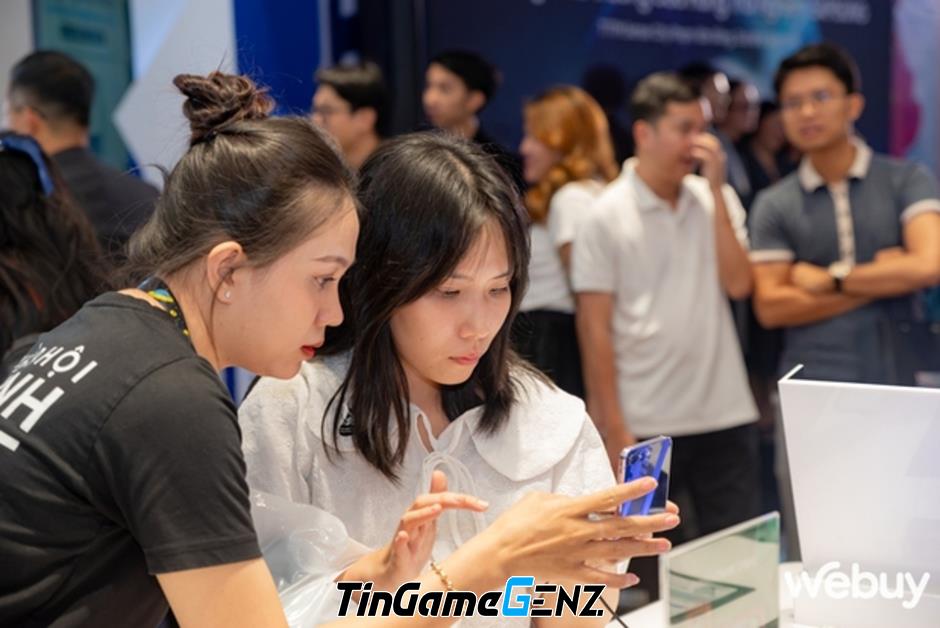 Cửa Hàng Trải Nghiệm Samsung lớn nhất Việt Nam thu hút đông đảo khách hàng