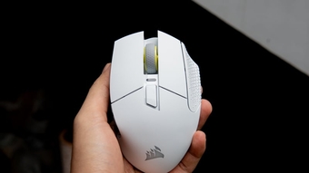 "Đánh Giá Corsair Scimitar Elite Wireless SE: Chuột MMO Tối Ưu Dành Cho Game Thủ và Streamer Chuyên Nghiệp"