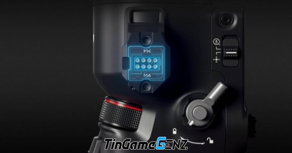 DJI ra mắt gimbal mới, màn hình cảm ứng OLED, tải trọng 4,5kg