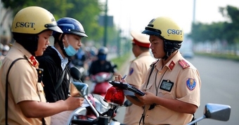 "Đổi mới quy định: Từ 15/5, CSGT chỉ nhắc nhở xe máy vi phạm 3 loại lỗi này, không xử phạt!"