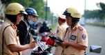 "Đổi mới quy định: Từ 15/5, CSGT chỉ nhắc nhở xe máy vi phạm 3 loại lỗi này, không xử phạt!"