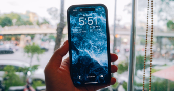 "Dừng lại trước khi cài đặt iOS 26: Những lý do bạn cần biết!"