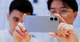 "Galaxy S25 Edge: Khám Phá Chiếc Smartphone Bí Ẩn - Đánh Giá Từ Các Chuyên Gia Công Nghệ"