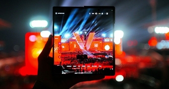 "Galaxy Z Fold7: Biểu Tượng Tự Hào Dân Tộc Trong Đêm Concert Quốc Gia"