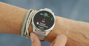 "Garmin Forerunner 570: Đồng Hồ Chạy Bộ Đẳng Cấp Dành Cho Vận Động Viên Chuyên Nghiệp với Thiết Kế Tinh Tế"
