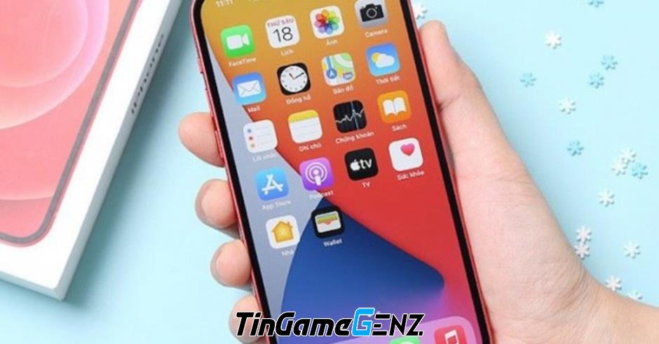 Giá iPhone 12 tháng 8/2024: Giảm thêm so với tháng 7/2024