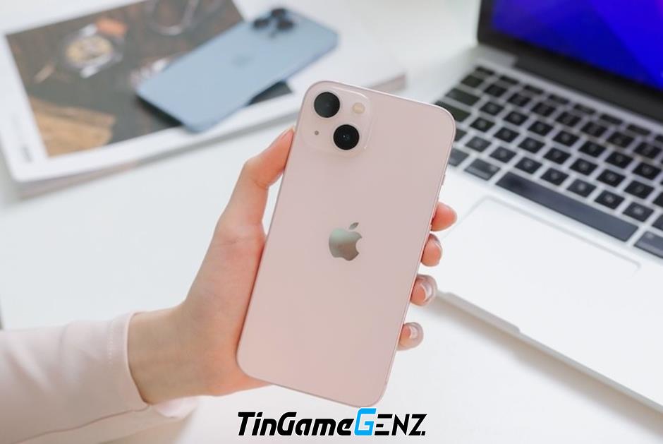 Giá iPhone 13 tháng 7/2024: Biến động mạnh trên kệ hàng