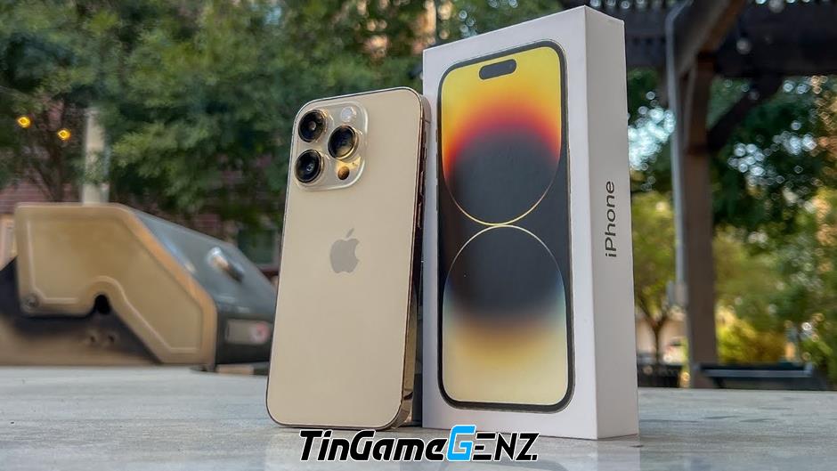 "Gợi Ý Top iPhone Màu Vàng Sang Trọng: Đẳng Cấp và Thú Vị Khi Cầm Trên Tay"