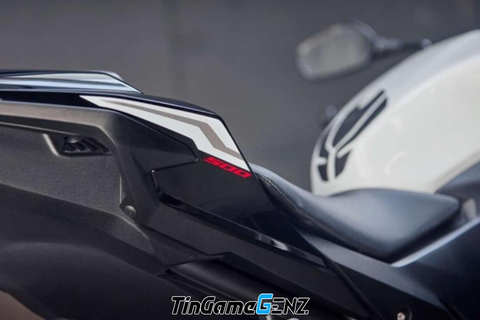 Honda CB500 Hornet 2024: Khám phá mẫu xe với giá khoảng 180 triệu đồng.