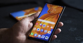 "Huawei chuẩn bị ra mắt công nghệ smartphone đột phá, đối đầu trực tiếp với Apple" "Huawei chuẩn bị ra mắt công nghệ smartphone đột phá, đối đầu trực tiếp với Apple"