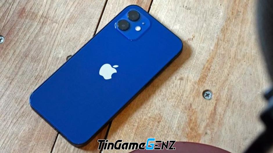 iPhone 12 giảm giá bất ngờ, rẻ chưa từng thấy trong lịch sử