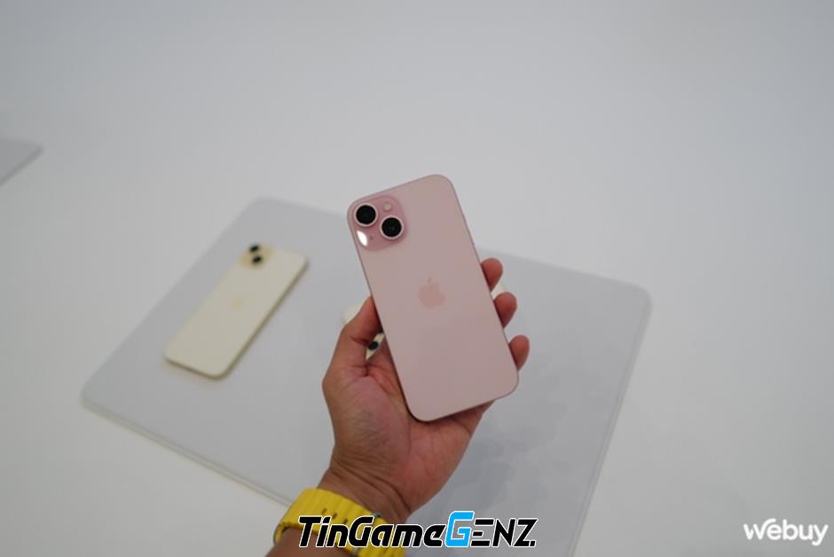 iPhone 15 và iPhone 15 Plus có màn hình 