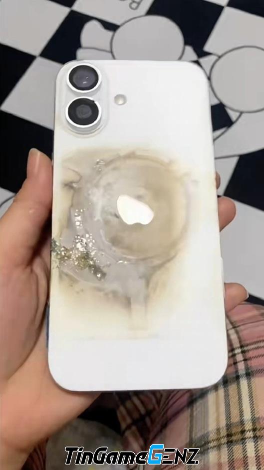 iPhone 16 Bị Cháy Trong Quá Trình Sạc Tại Việt Nam: Hiện Tượng Gây Chấn Động Cộng Đồng Mạng