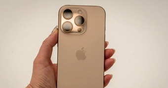 "iPhone 16 Xách Tay: Chỉ Chênh Lệch 1-2 Triệu So Với Chính Hãng, Dân Buôn Đối Mặt Khó Khăn"