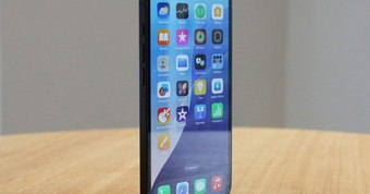 "iPhone 16e: Sự Lên Ngôi Bất Ngờ Trở Thành Lựa Chọn Hấp Dẫn Nhất Năm"