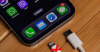 "iPhone Cổng Lightning: Tại Sao Việc Chọn Mua Năm 2025 Là Điều Kém Khôn Ngoan?"