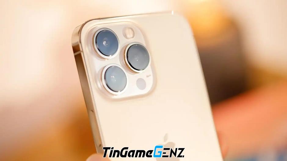 iPhone viền thép nhẹ, camera zoom 3x, giá cực tốt