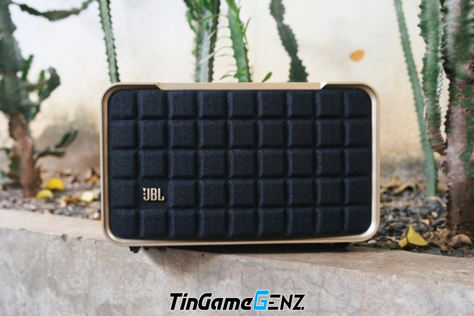 JBL Authentics 200: Sự kết hợp độc đáo giữa hoài cổ và chất âm hiện đại