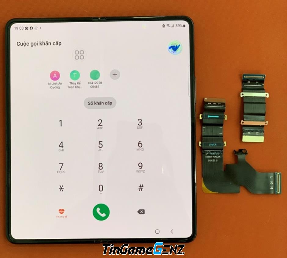 Khắc Phục Lỗi Cáp Gập Màn Hình Trên Samsung Z Flip và Z Fold: Giải Pháp Tối Ưu Cho Người Dùng