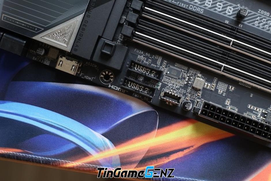 Khám Phá Bo Mạch Chủ Aorus Z890: Đầu Tiên Hỗ Trợ CPU Intel Thế Hệ Mới!