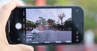 "Khám Phá Các Thiết Lập Ảnh Trên iPhone: Đừng Để Chúng Cản Trở Trải Nghiệm Chụp Ảnh Của Bạn"