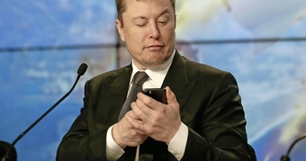 "Khám Phá Cách Sử Dụng Điện Thoại Của Tỷ Phú Elon Musk: Bí Quyết Đằng Sau Thành Công Của Người Giàu Nhất Thế Giới"