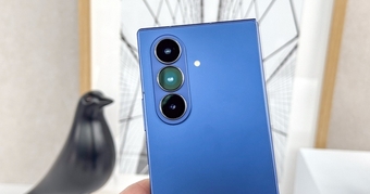 "Khám Phá Chiếc Điện Thoại 70 Triệu Đồng Của Samsung: Đặc Điểm Nổi Bật và Ý Kiến Trái Chiều Về Giá Cả"