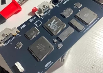 Khám Phá Công Nghệ: Kỹ Sư Ý Thiết Kế Ngược Bo Mạch Chủ Gốc Của PlayStation Thành Công Rực Rỡ