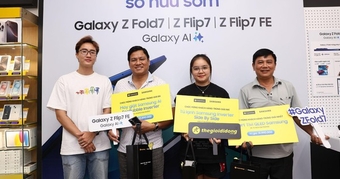 "Khám Phá Galaxy Z 2025: Khách Hàng Háo Hức Nhận Sớm Cùng Quà Tặng Hấp Dẫn Từ Thế Giới Di Động"