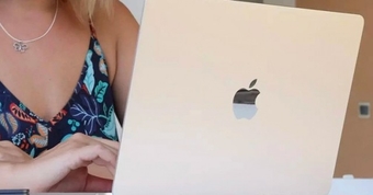 "Khám Phá Giá Hời Chiếc MacBook Dành Riêng Cho Sinh Viên: Cơ Hội Không Thể Bỏ Lỡ!"