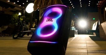 Khám Phá JBL PartyBox 520: Loa Tiệc Tùng Với Pin Khủng Có Thể Thay Thế!