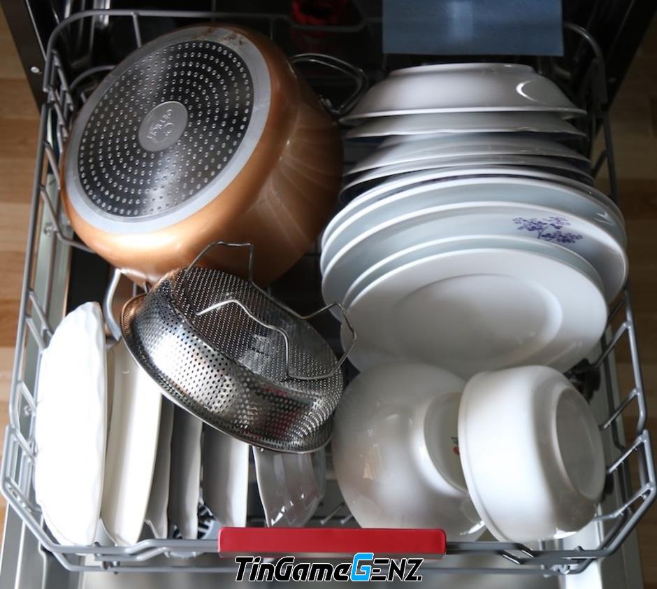 Khám Phá Máy Rửa Chén Tự Động: Tia UV Diệt Khuẩn và Công Nghệ Sấy Khí Nóng Đỉnh Cao