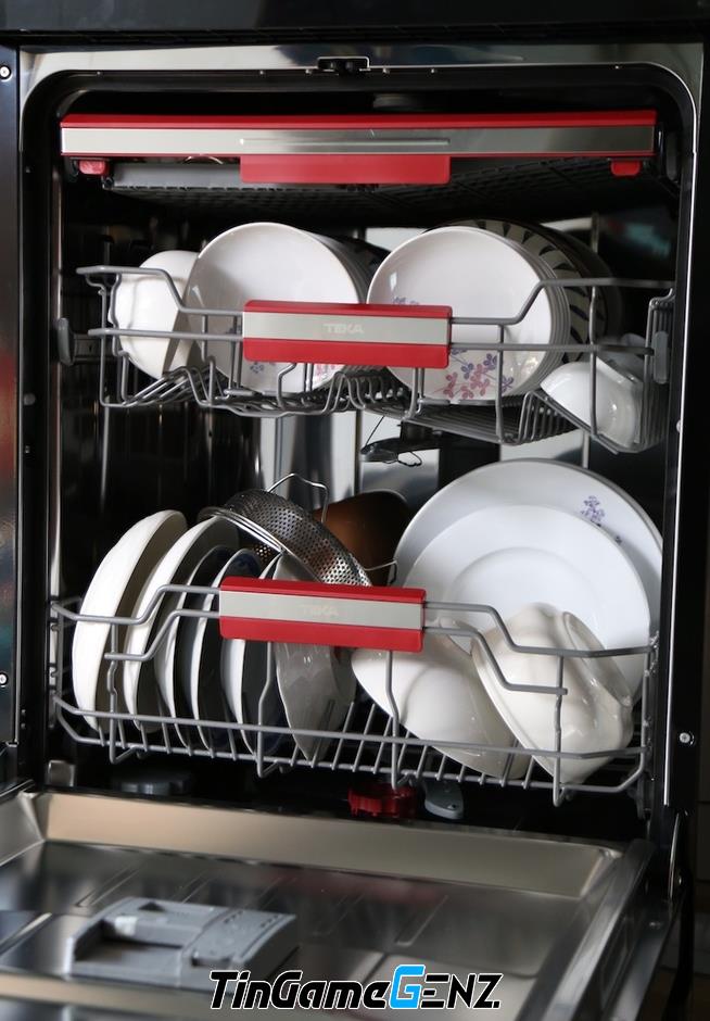 Khám Phá Máy Rửa Chén Tự Động: Tia UV Diệt Khuẩn và Công Nghệ Sấy Khí Nóng Đỉnh Cao