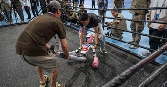 "Khám Phá Những Khoảnh Khắc Hài Hước Đầy Kịch Tính Của Robot Trên Toàn Cầu"